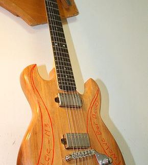 Guitares et basses électriques fabriquées dans mon atelier